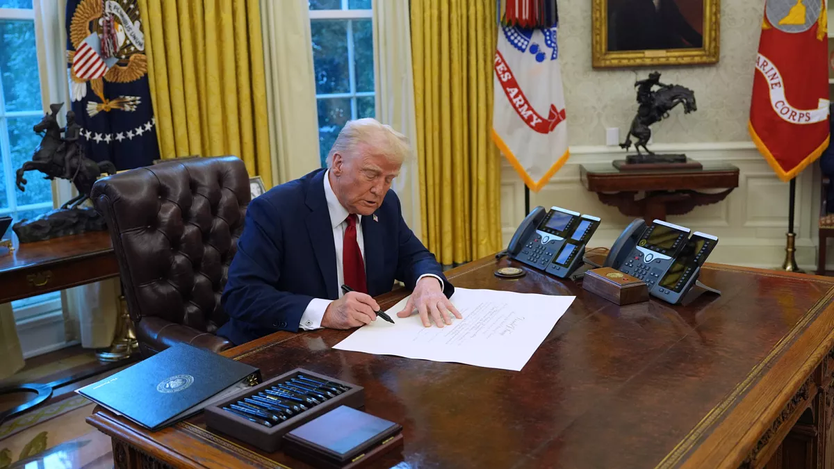 Trump Proposes $5M ‘Gold Card’ Visa for Wealthy Investors trump-proposeswebp